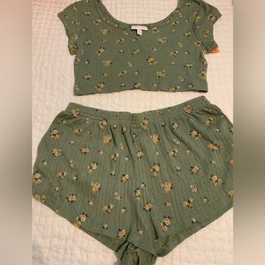 NWT Colsie Cropped Floral Pajama Set